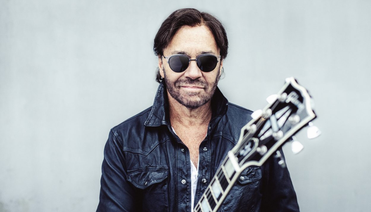 al-di-meola_by-alexander-mertsch_amf3592-1250x715